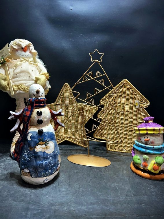 Christmas Decor Figures and Baskets