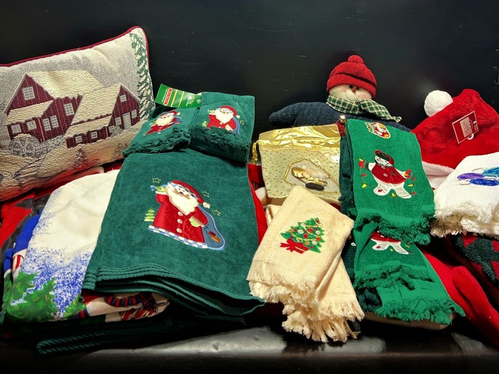 Holiday Linens, Stockings, 59x80 Tablecloth & Decor
