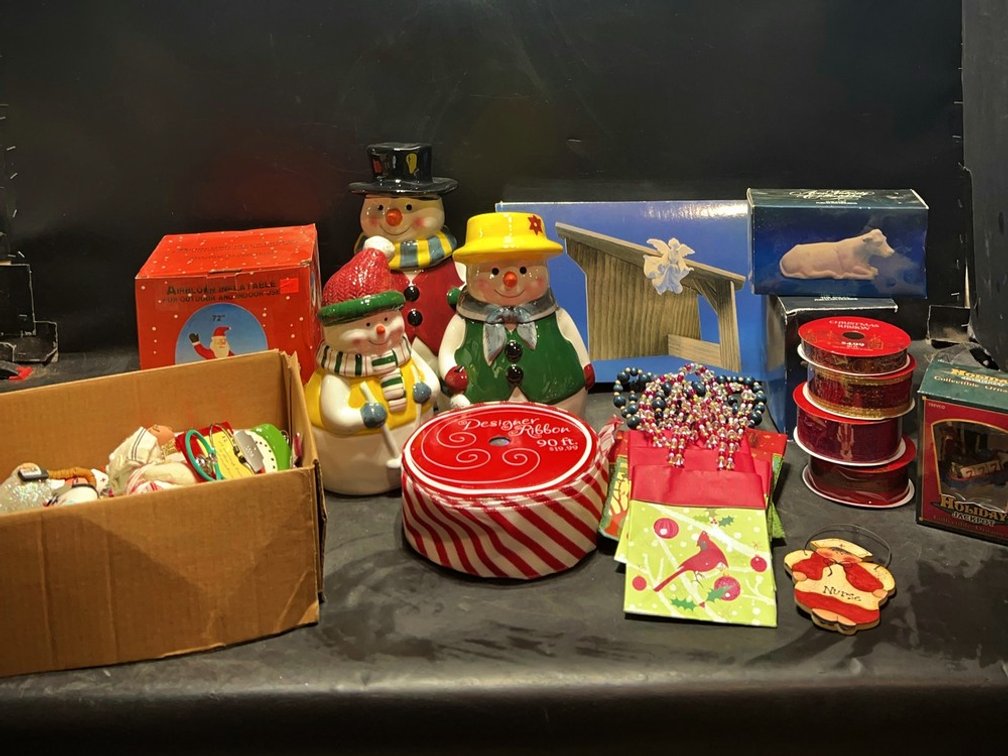 Christmas Decor Ornaments Ribbon Avon Set
