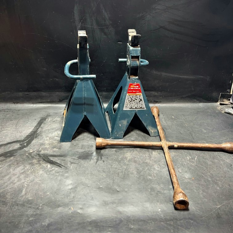 Mil-Spec 3 Ton Jack Stands With Lug Wrench