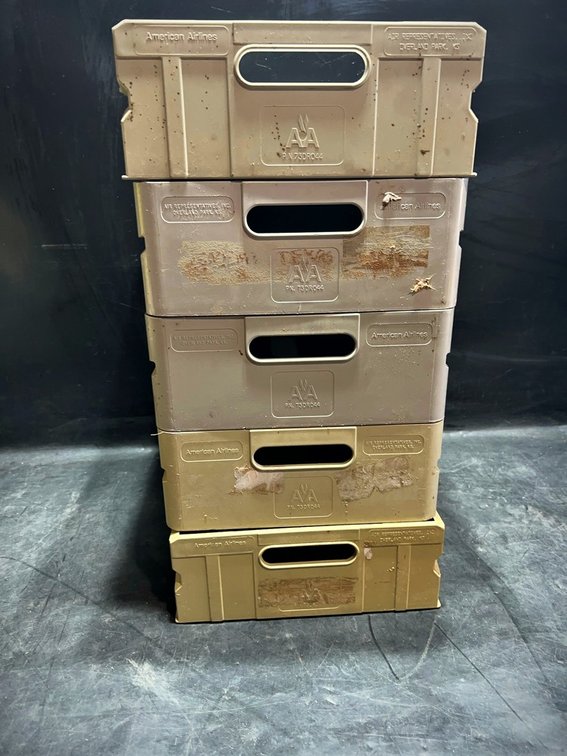 Five American Airlines 15x11x4 Service Trays