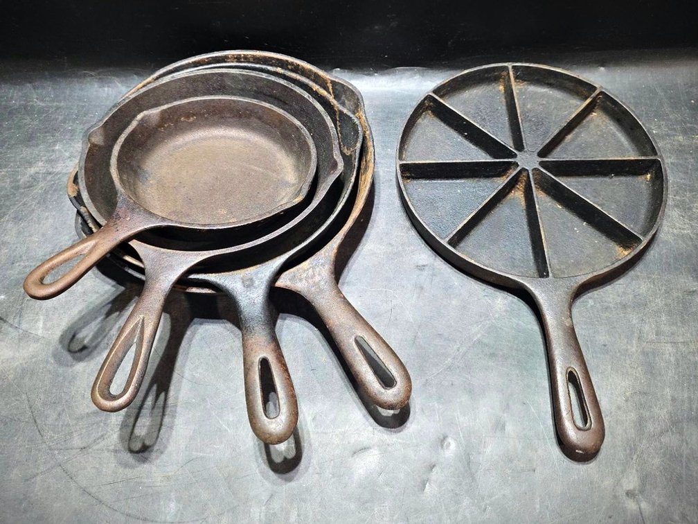 Lodge Cast Iron Skillets & Sectional Pan, 5 Pc