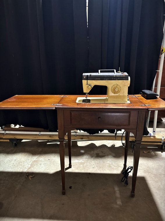 Singer Sewing Machine With Wood Cabinet Stand