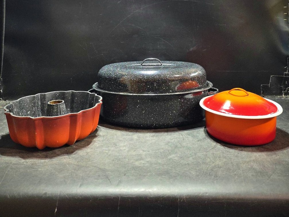 Bundt Pan, Enamelware Roaster, Casserole Lot