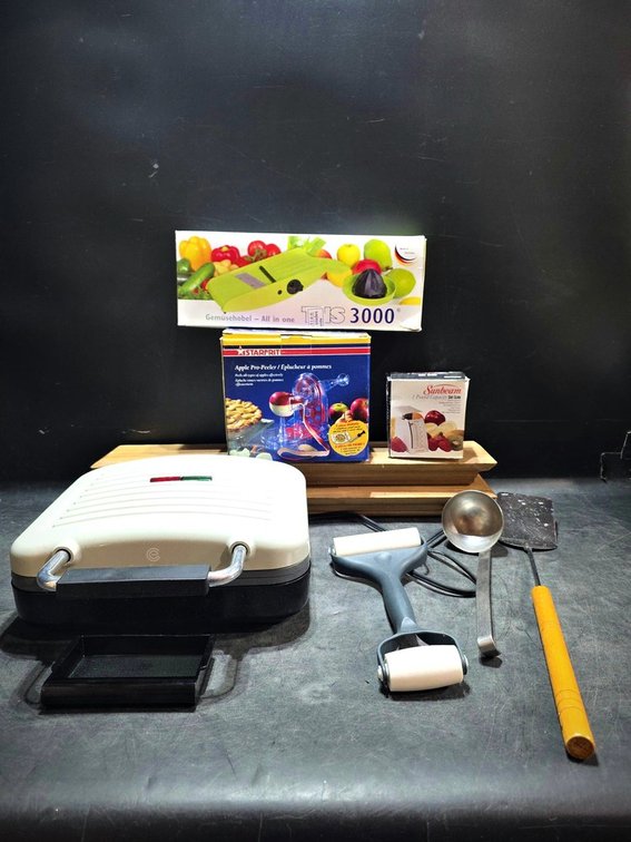 Kitchen Appliance and Gadget Bundle