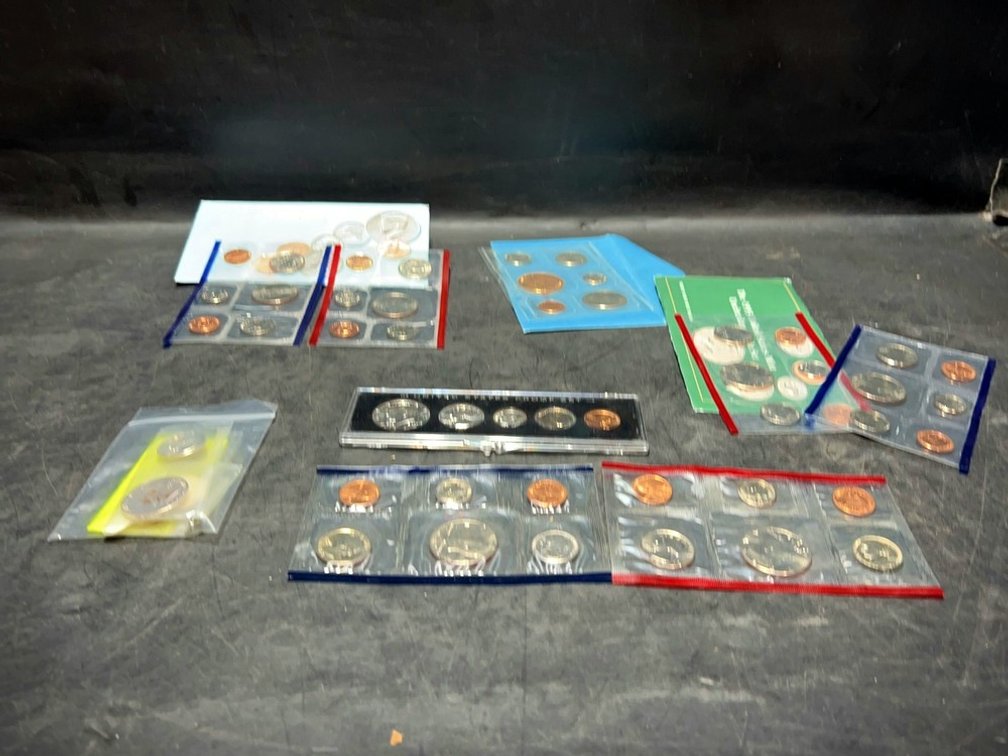 US Mint Uncirculated and Proof Coin Set Lot
