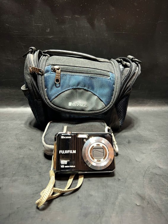 Fujifilm 16MP Camera & Kodak EasyShare Z5015 Set