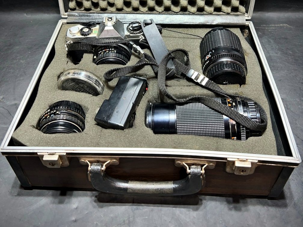 Pentax ME SLR Camera Kit With 4 Lenses & Case
