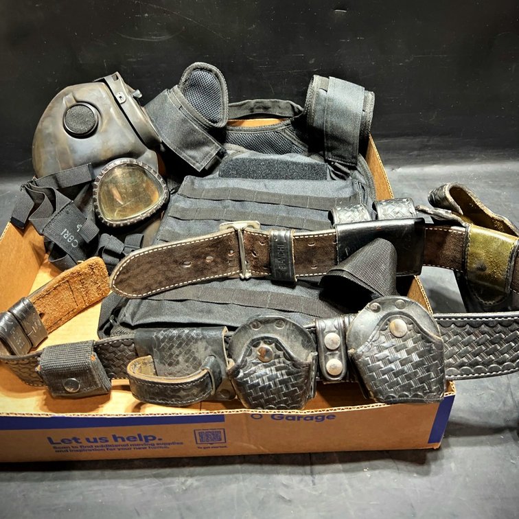 Patriot Armor Carrier, Police Belt, US Gas Mask