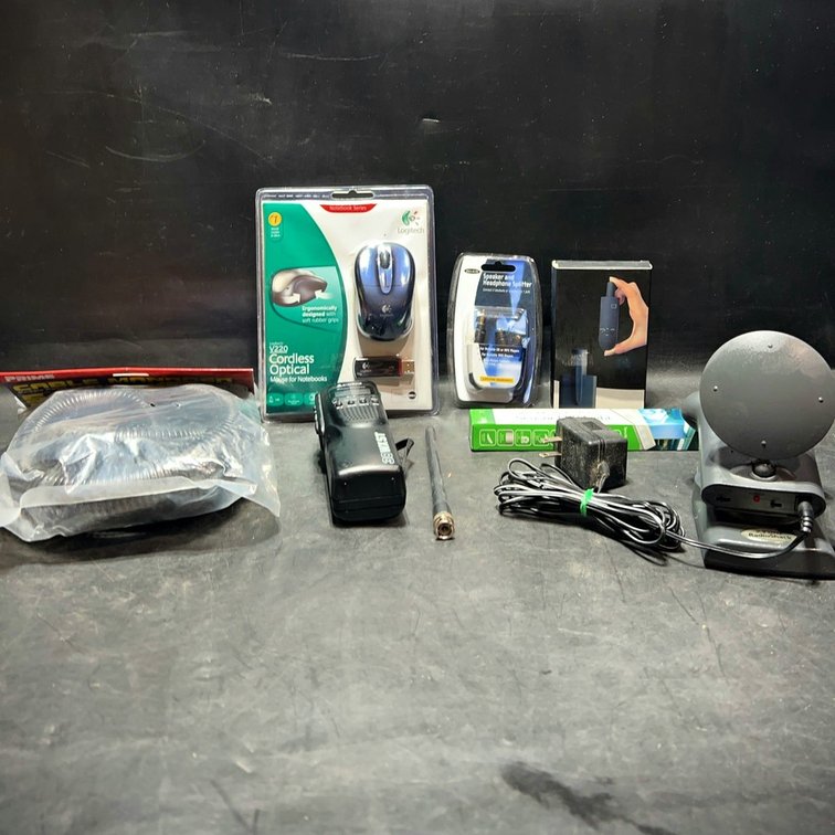 Electronics Bundle: Mouse, Splitter, Cables, Light