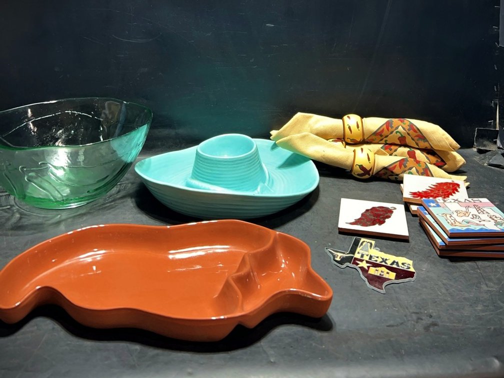 Texas-Themed Tableware Assortment Lot