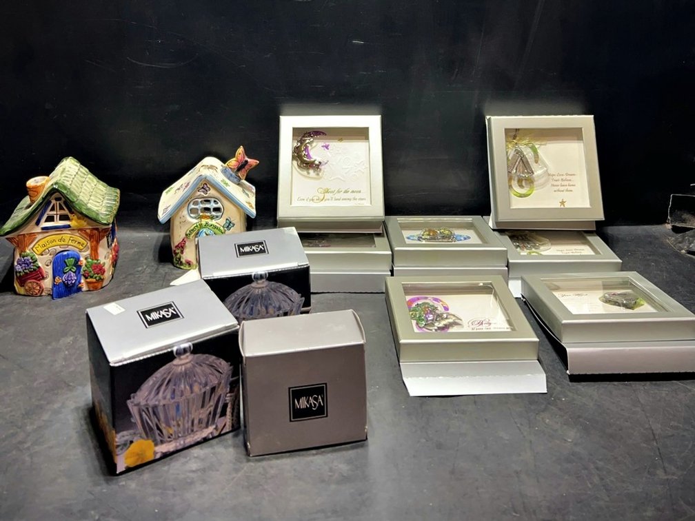 Gift Set: Framed Charms, Mikasa Hearts, Houses