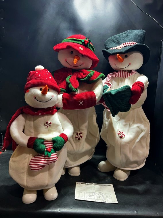 3 Snow Family Animated Holiday Figures