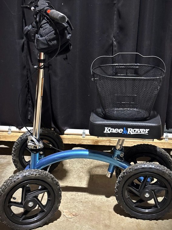 KneeRover Knee Walker with Basket & Pouch