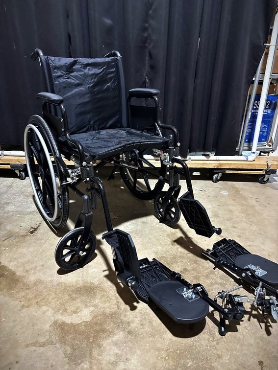 Manual Wheelchair With Detachable Footrests