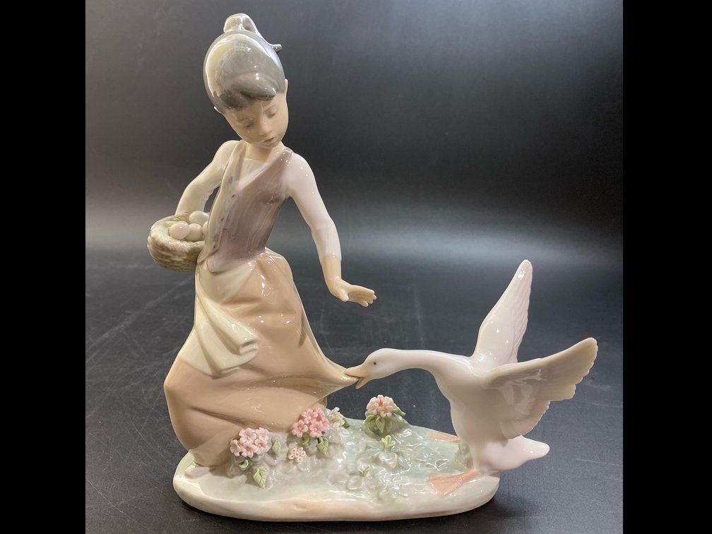 Lladro porcelain figurine ‘Aggressive Goose’ 8”