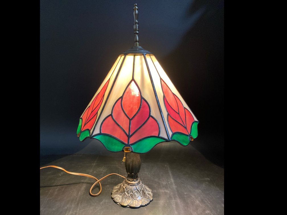 Tiffany style lamp 19” 