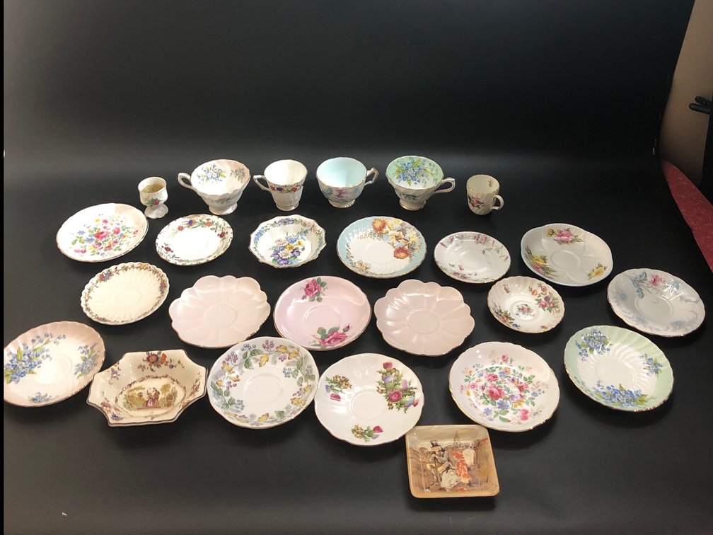 Tea cups & saucers, Adderley, Shelley, Aynsley, Paragon, etc 