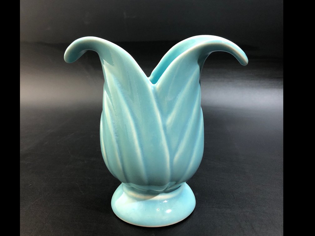 Camark Pottery Vase Blue Tulip Lily 827 5”