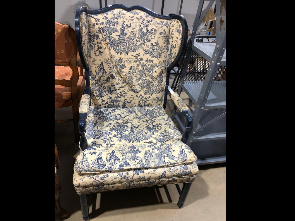 Cushioned chair 23”x22”x42”