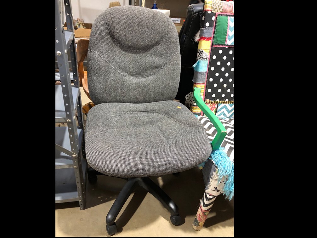 Rolling Office chair 21”x39”