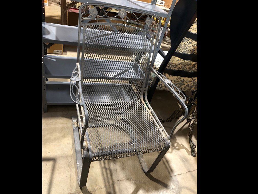 Metal wire  chair 24”x37”