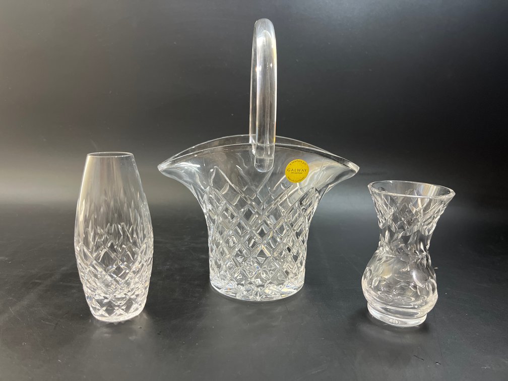 Galaway Crystal basket, with crystal glass bud vases 