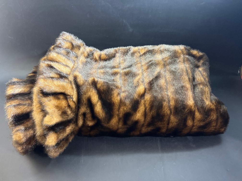 Adrienne Landau 55”x60” throw faux fur blanket