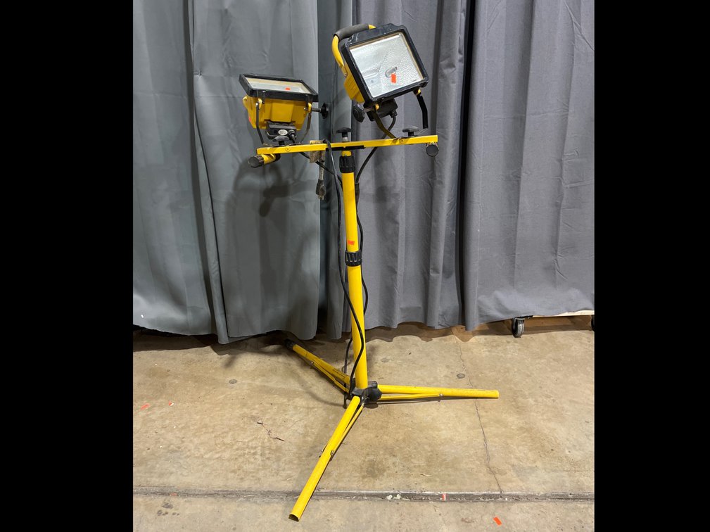 Halogen Tripod Work Light yellow 44”