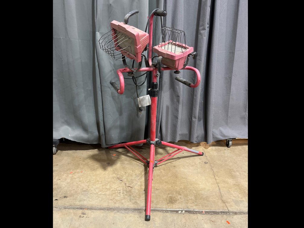 Utilitech Tripod Work light Red adjustable height 