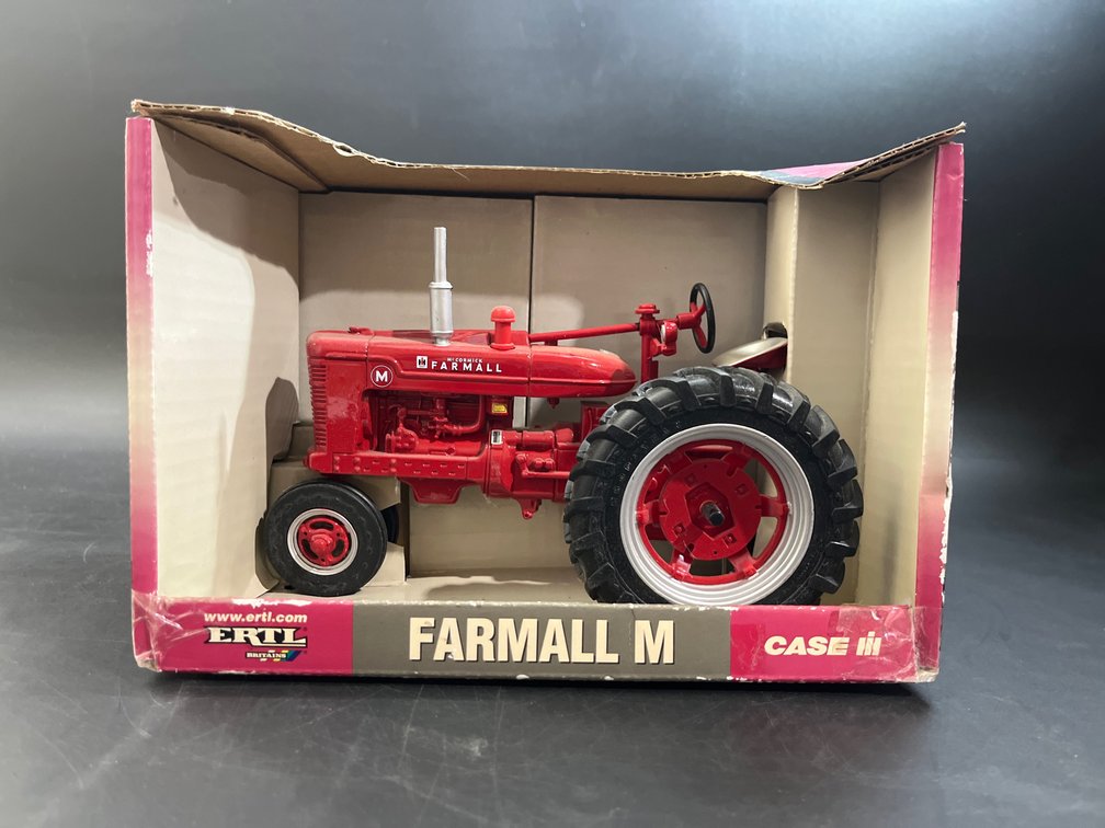 Ertl Farmall M Die-cast Model 