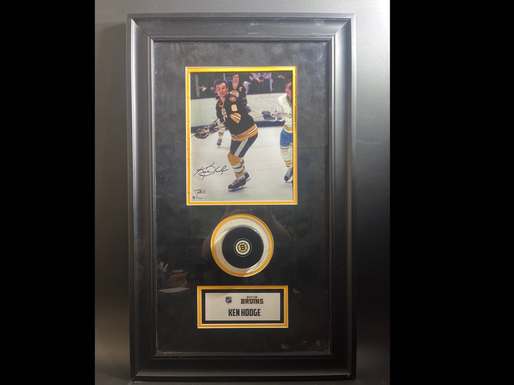 Boston Bruins Ken Hodge Puck and signed picture 