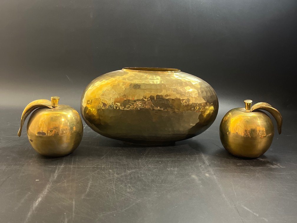 Brass decor vase and apple weights 