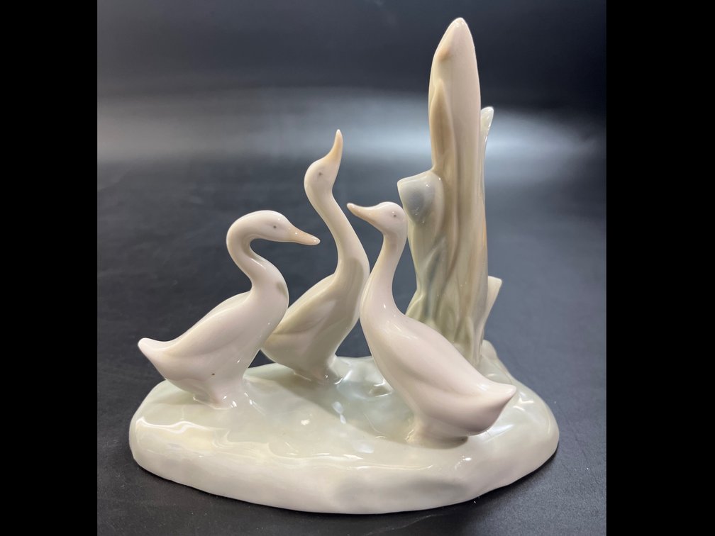Lladro porcelain geese figurine