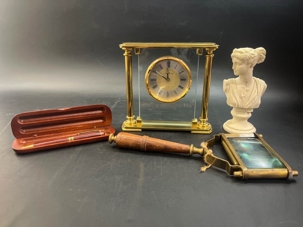 Office desk decor, Seth Thomas illusion floating Quartz clock, vintage rectangular 