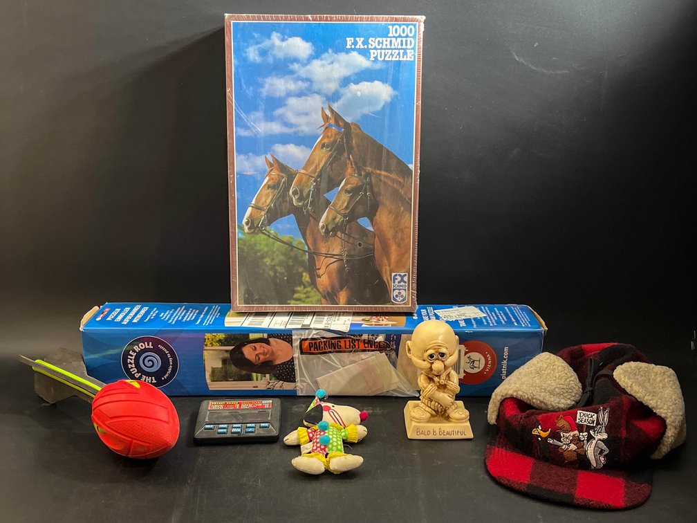Puzzle roll, puzzle, pocket poker, looney toons hat, nerf ball, figurine, clown snoopy 