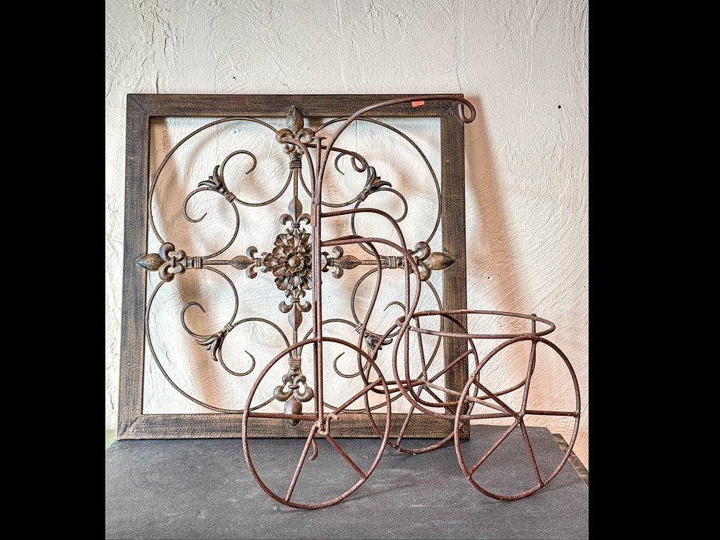 Planter Stand Trike 21”x22” Metal Art 24”x24”