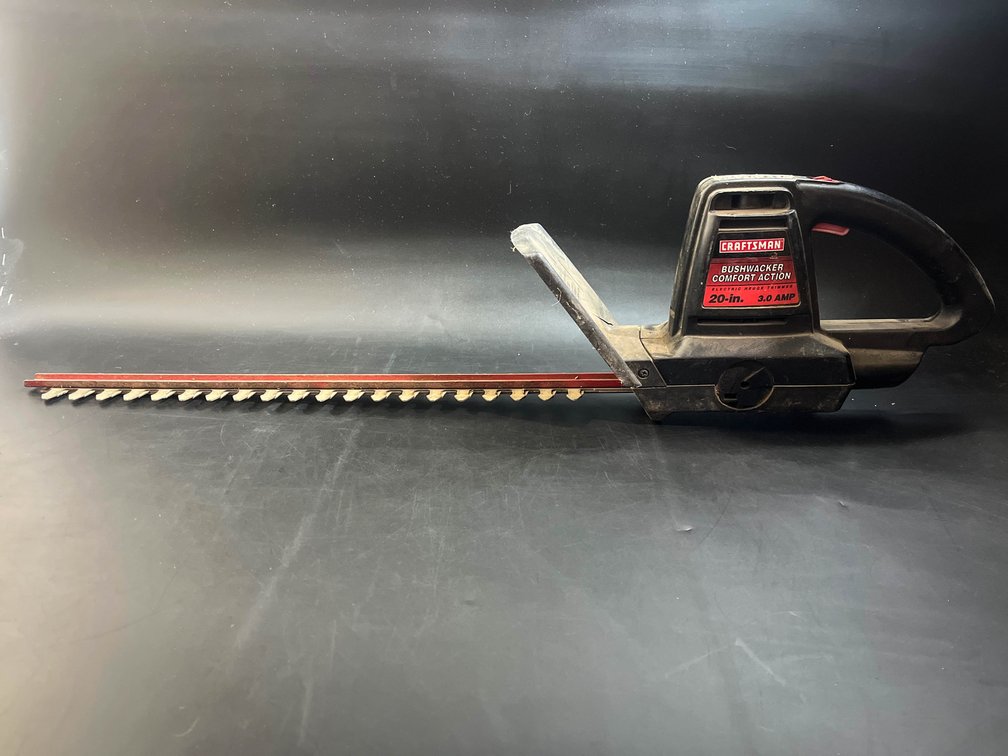 Craftsman bushwacker comfort action electric hedge trimmer 20in. 3.0 Amp 