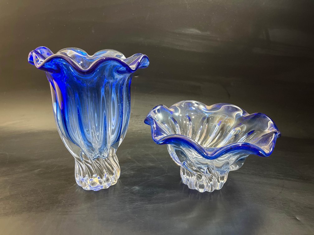 Vintage art glass vases 9.5”c5”