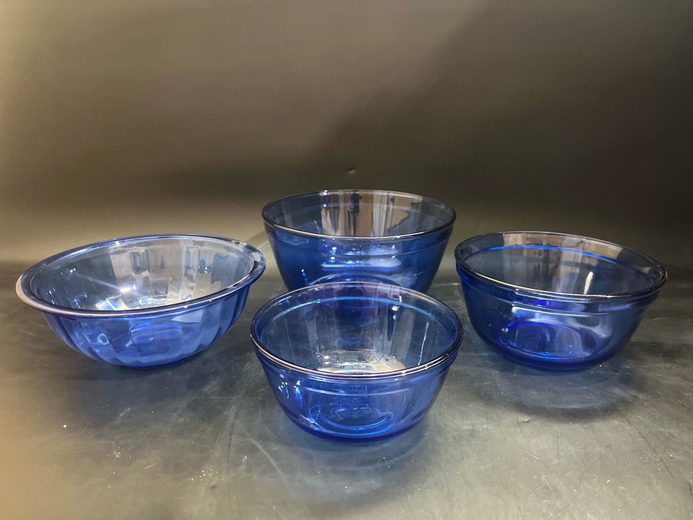Pyrex and Anchor hocking blue glass mixing bowls 