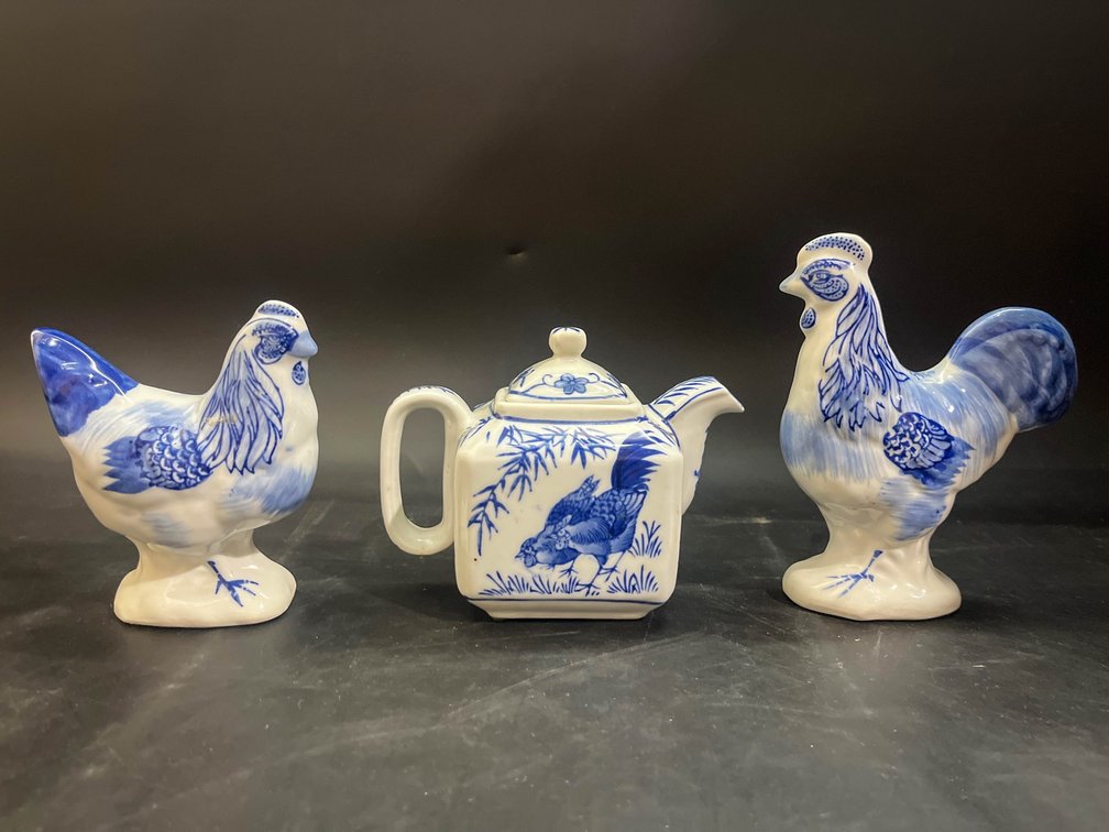 Porcelain Chicken and rooster figurines, with teapot 