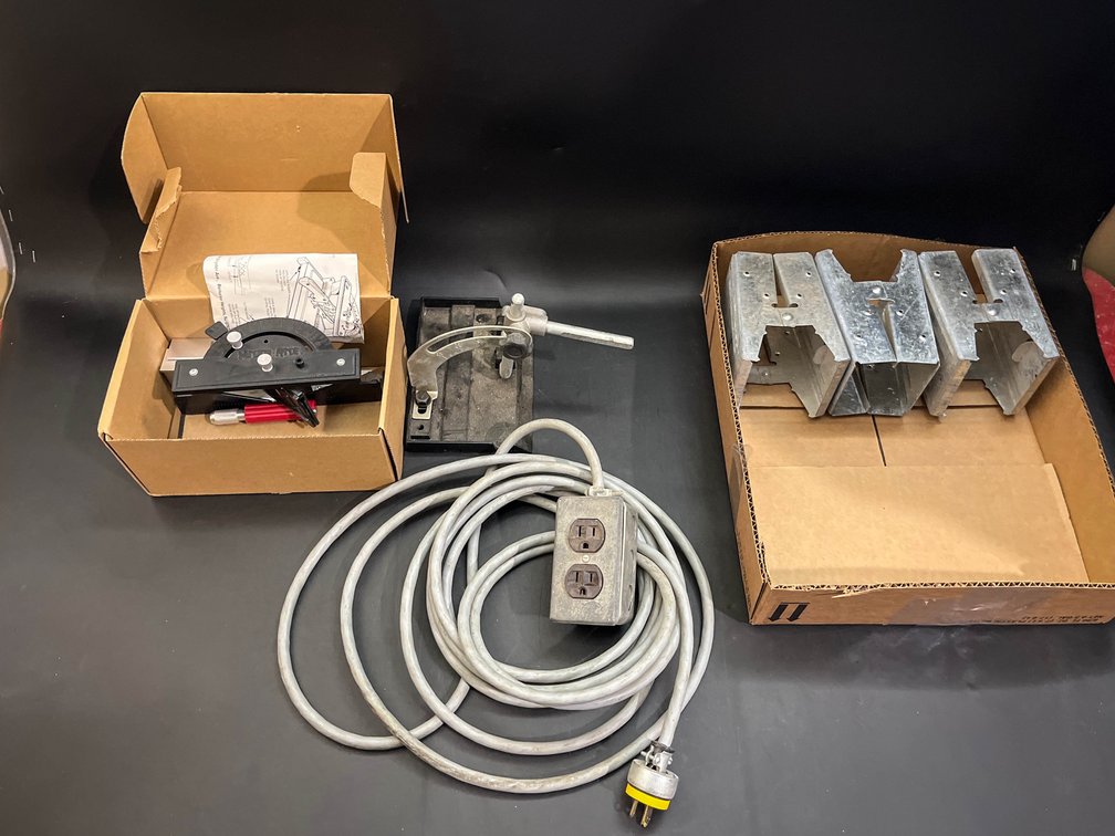 Mini Miter-Rite, Angle guide, 3-prong power cord with a double outlet, and Sawhorse Brackets