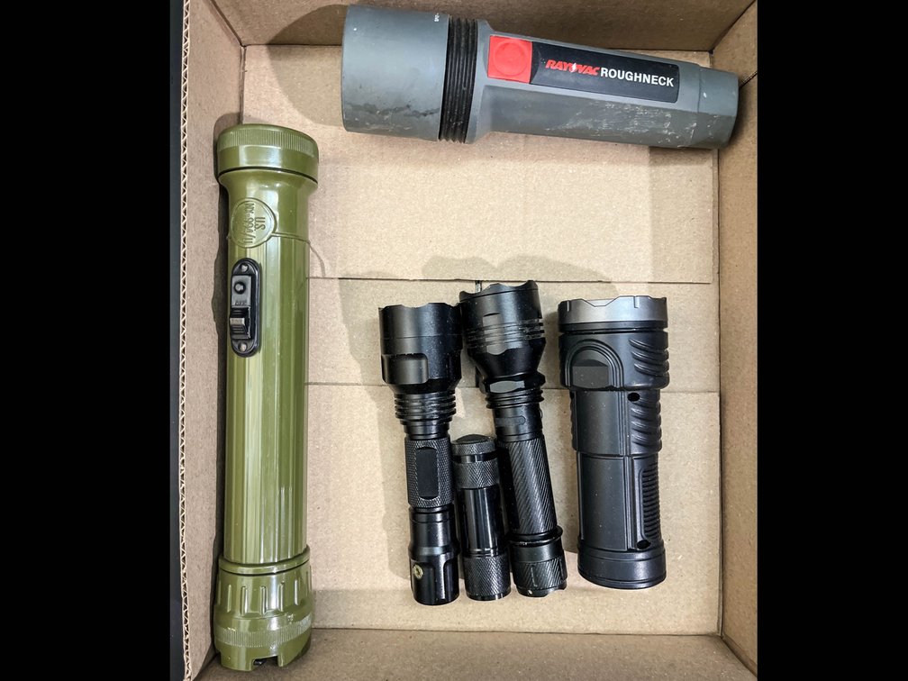 6 flashlights 