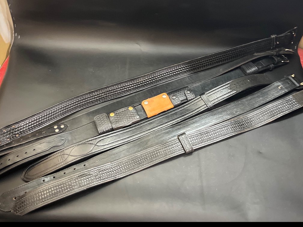 6 various sized leather belts 
