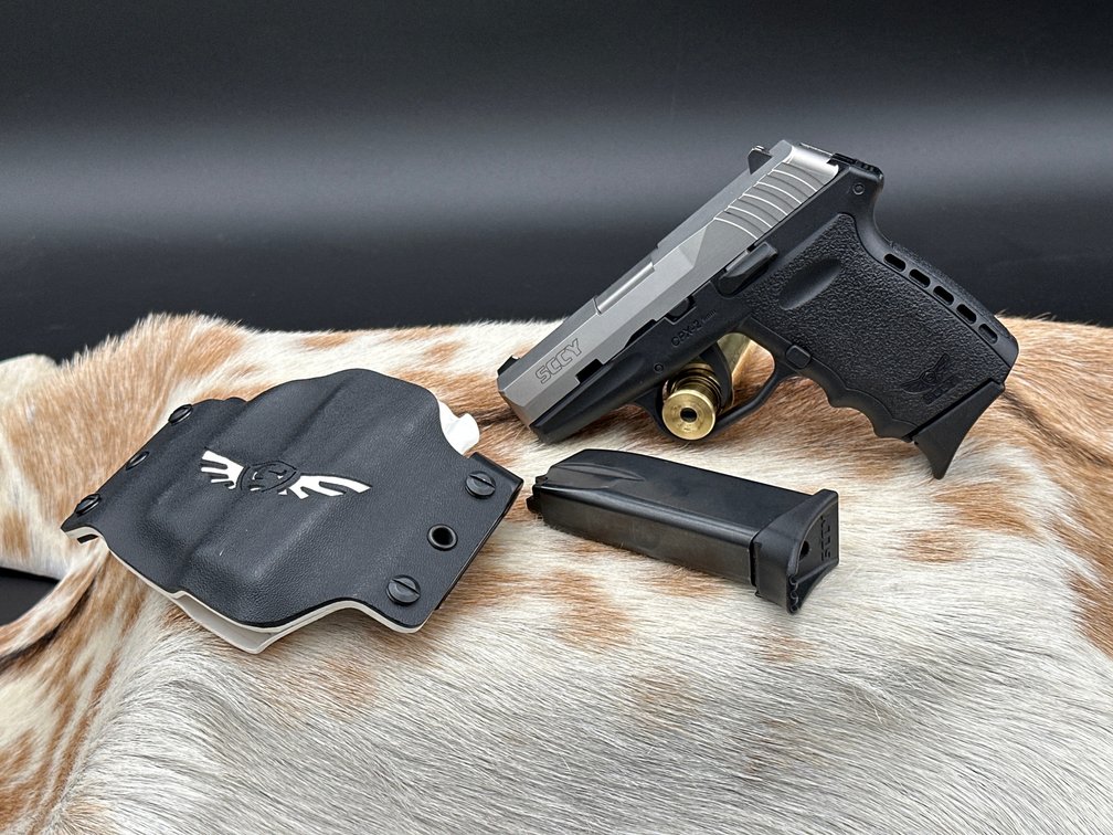 SCCY CPX-2 9MM, extra Magazine & Concealment Commander Holster  