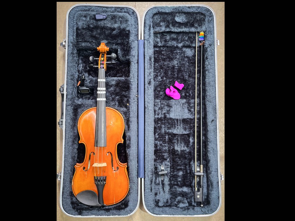 Size 3/4 Violin with tuner and bow in case 