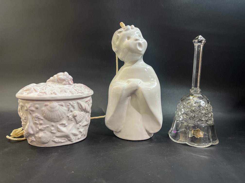 Caroler choir child bell wind chime made in Italy, readware ceramic shell dish made in 