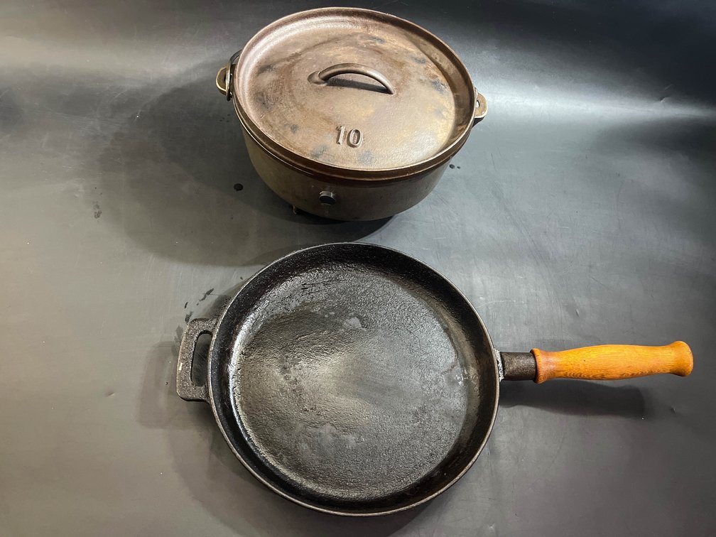Cast iron pot with 10” cast iron skillet 