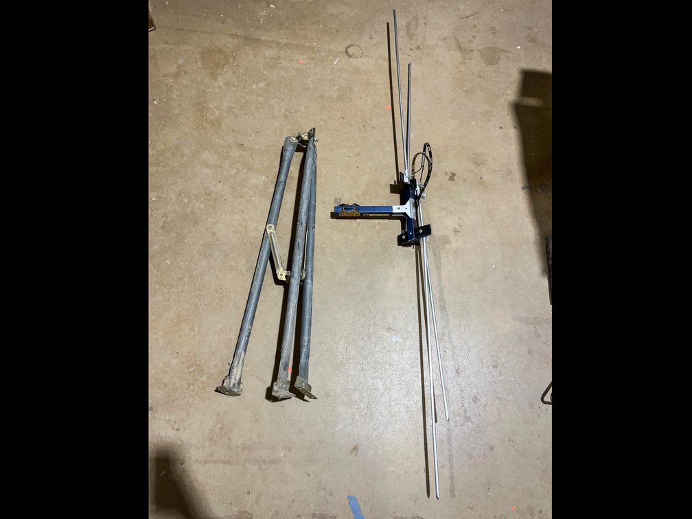 Large antenna with tripod stand