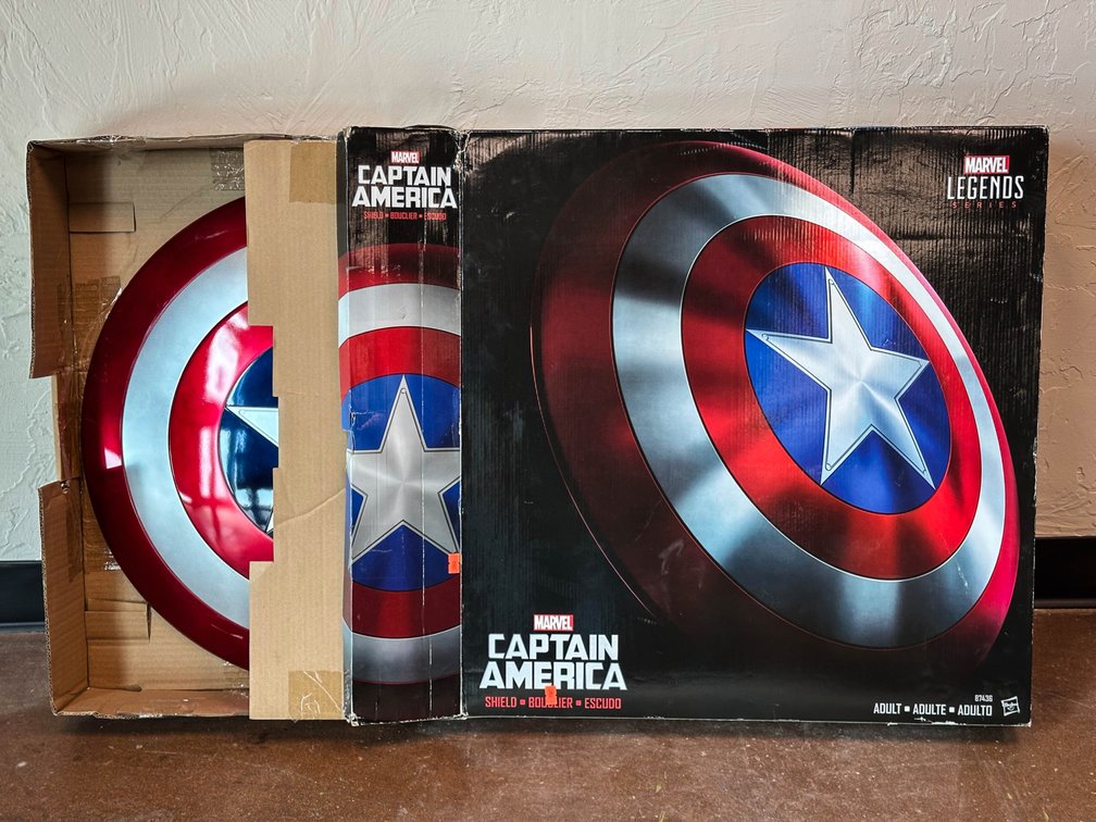 Hasbro Marvel Legends Series Captain America Shield